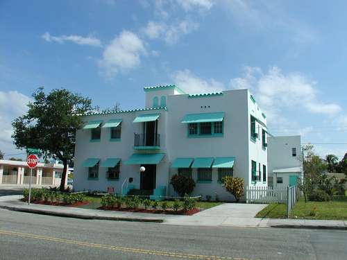 Fillmore Place in Hollywood, FL - Building Photo