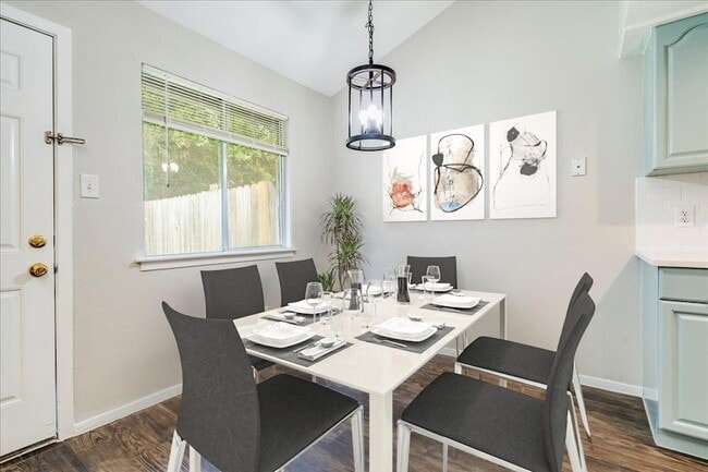 408 Vista W Ct, Unit A in Bastrop, TX - Foto de edificio - Building Photo