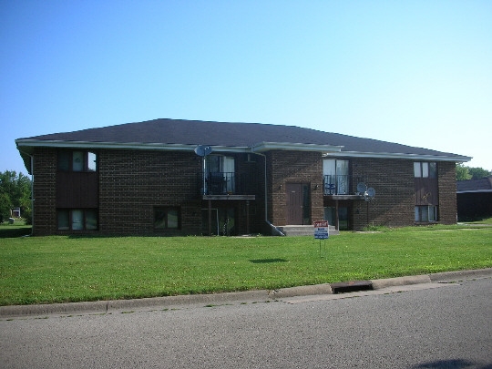 4604 Governors Dr in Rockford, IL - Building Photo