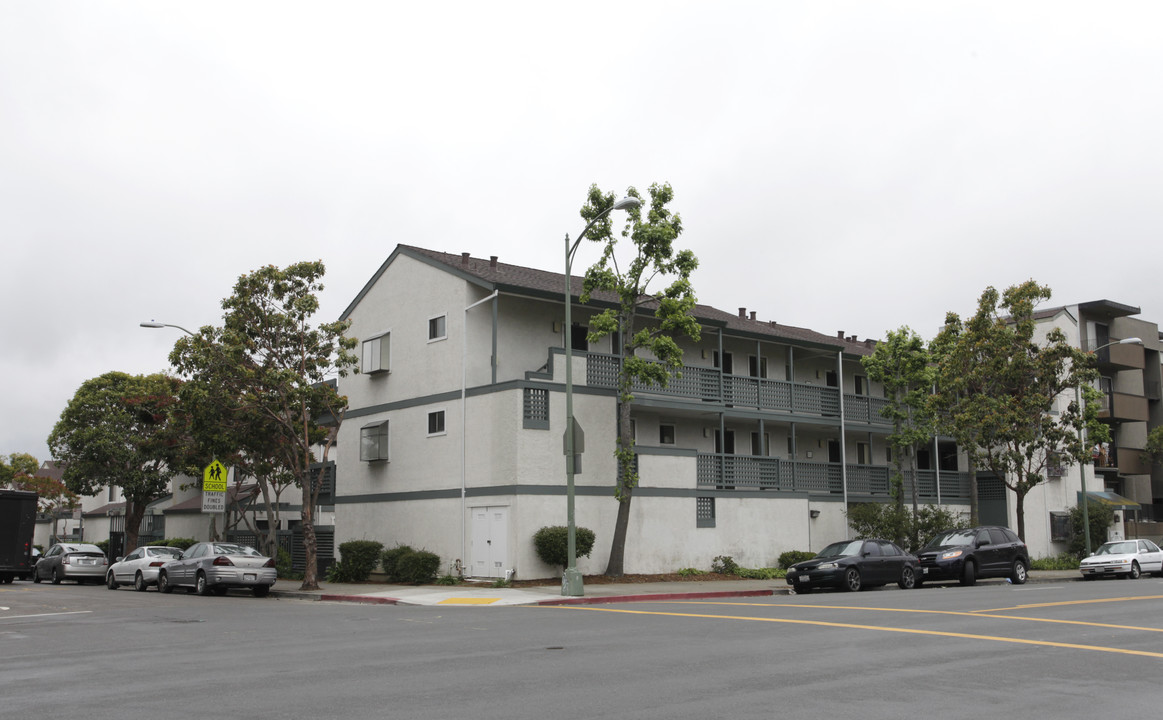 Eldridge Gonaway Commons in Oakland, CA - Building Photo