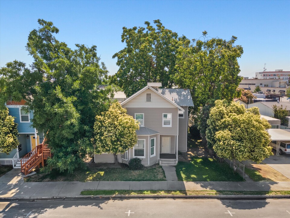 2020 F St in Bakersfield, CA - Building Photo