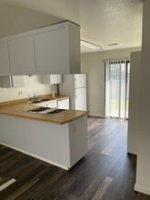 932 W 7th St in Hanford, CA - Building Photo - Building Photo