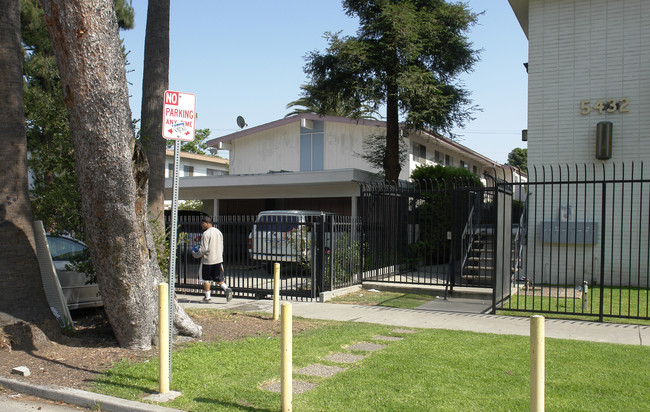 5426 Barton Ave in Los Angeles, CA - Foto de edificio - Building Photo