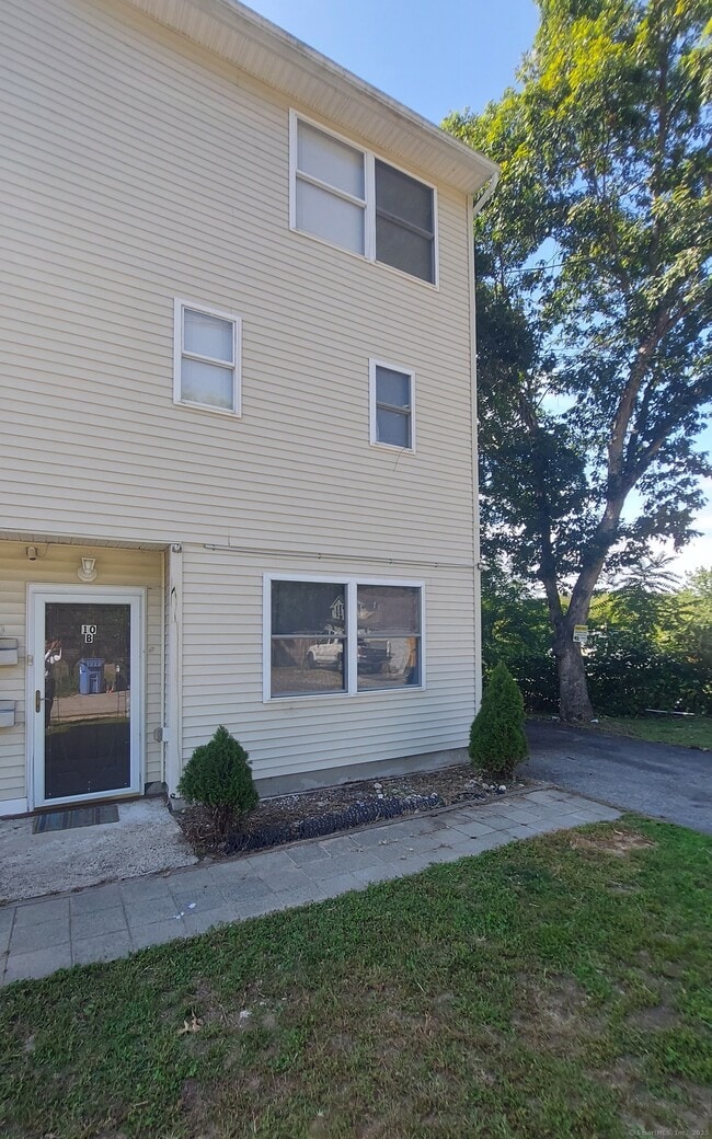 10 Hillcrest St