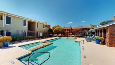 Bella Vita at Three60 Apartments in Arlington, TX - Foto de edificio - Building Photo