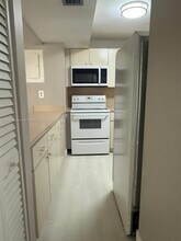 870 NW 87th Ave in Miami, FL - Building Photo - Building Photo