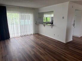 5000 S Centinela Ave, Unit 304 in Los Angeles, CA - Building Photo