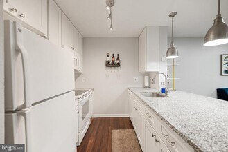 3309 Wyndham Cir in Alexandria, VA - Building Photo - Building Photo