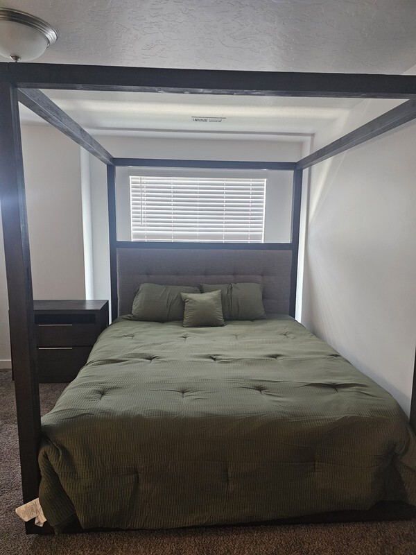 property at 1138 E Hatch Row
