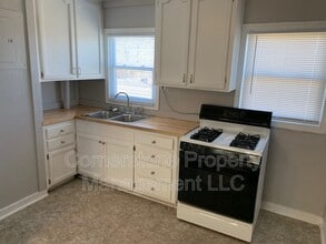 8195 Center Dr in De Soto, KS - Building Photo - Building Photo