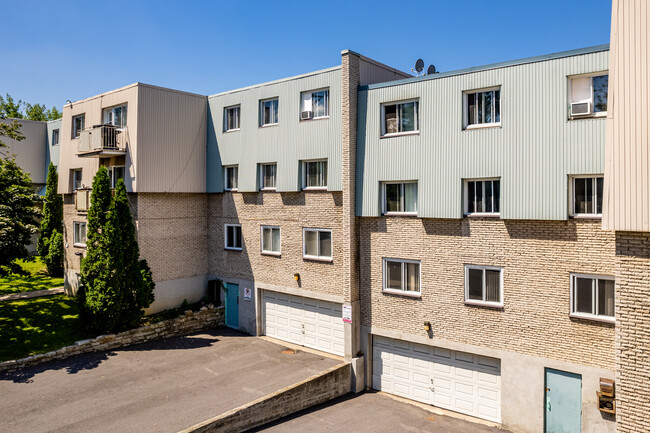 270-300 Vézina in Montréal, QC - Building Photo - Building Photo