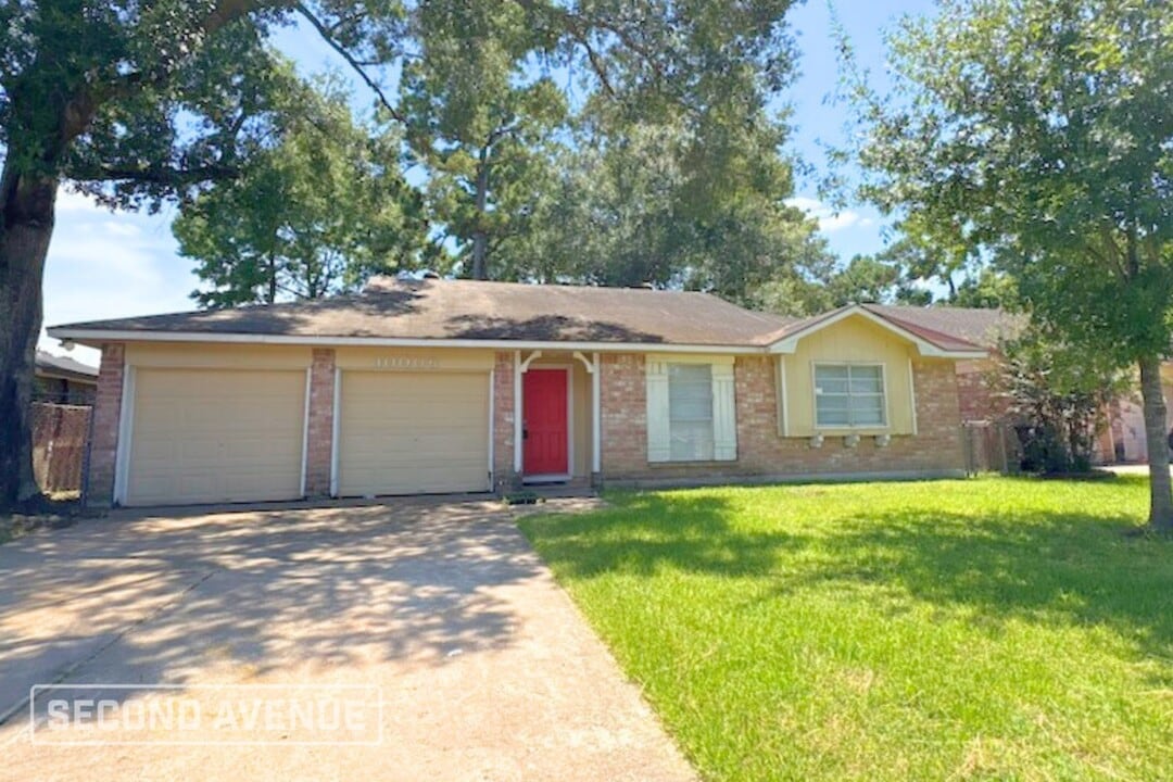 10006 Valley Park Dr in Houston, TX - Building Photo