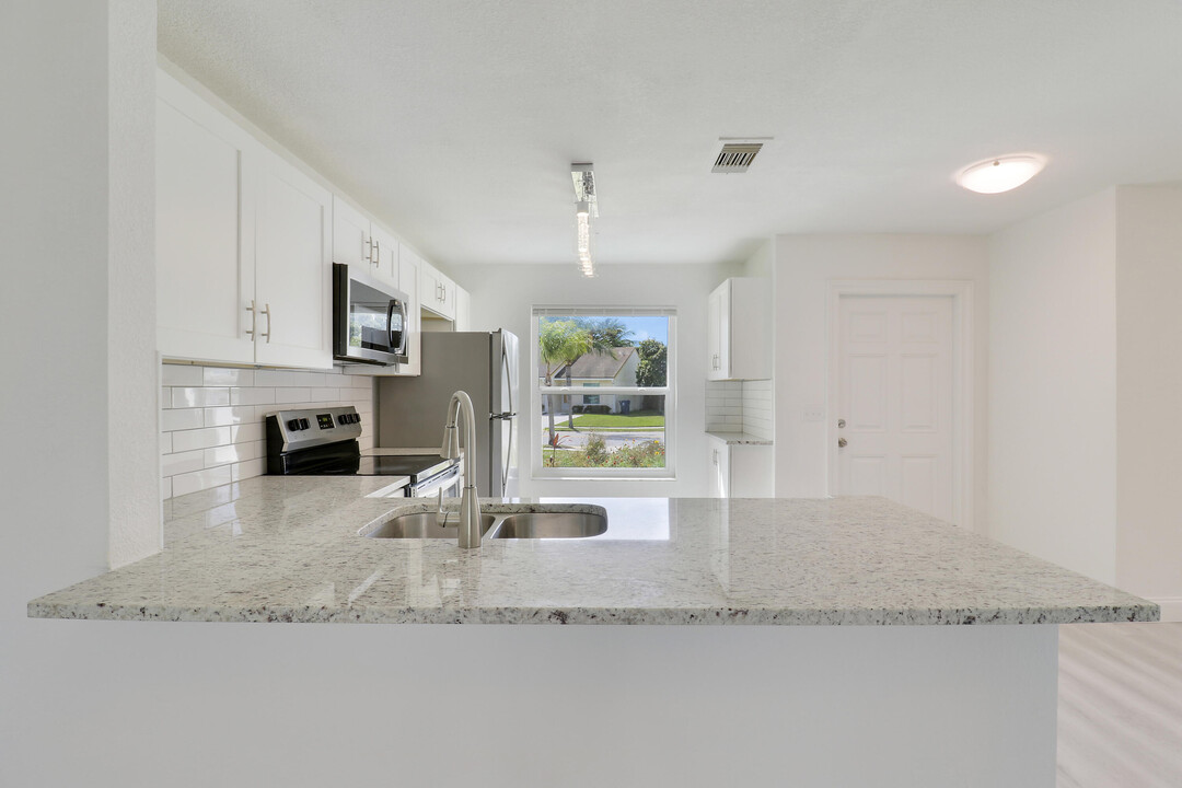 216 Palmetto Ct in Jupiter, FL - Building Photo