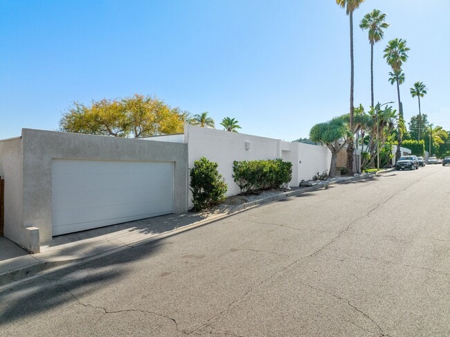 3632 Beverly Ridge Dr in Sherman Oaks, CA - Building Photo - Building Photo