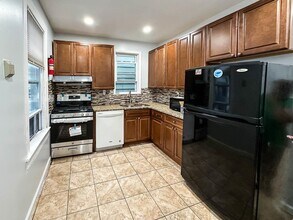132 Grace St in Jersey City, NJ - Building Photo - Building Photo