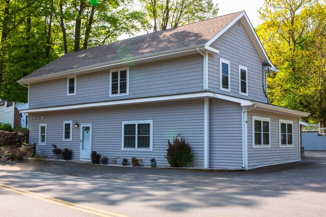 84 N Salem Rd in Ridgefield, CT - Building Photo - Primary Photo