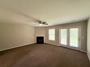 5813 Huckleberry Ct in Winston-Salem, NC - Foto de edificio - Building Photo