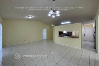 14725 SW 172nd St in Miami, FL - Foto de edificio - Building Photo