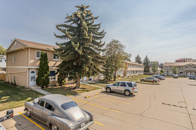 Broadmoor Lake in Sherwood Park, AB - Building Photo - Building Photo