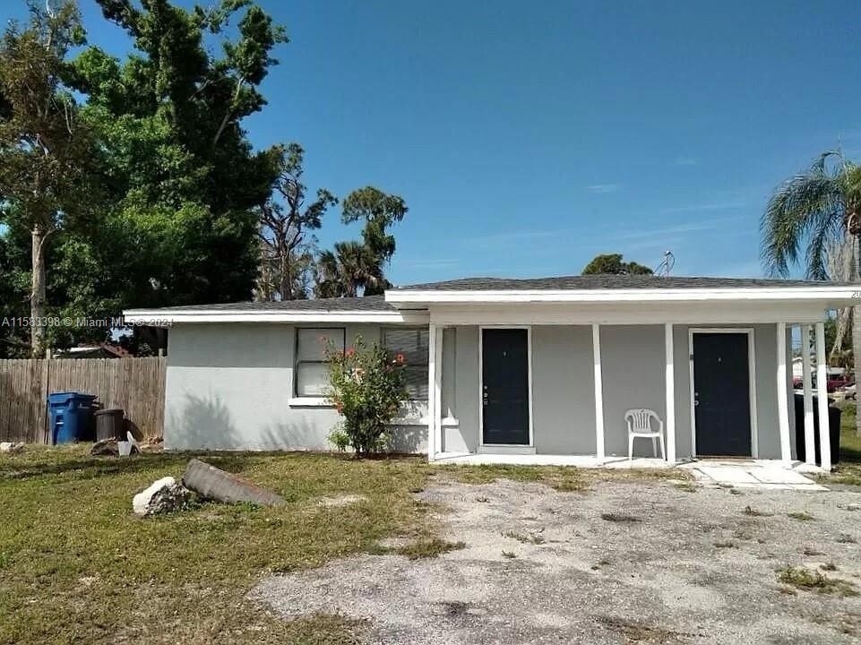 200 S New York Ave in Englewood, FL - Building Photo