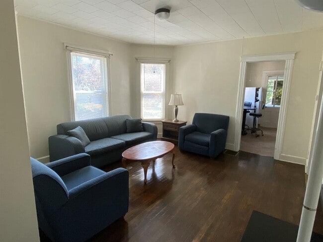 21 Lincoln Ave