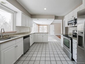 25330 Brookview St in Farmington Hills, MI - Building Photo - Building Photo