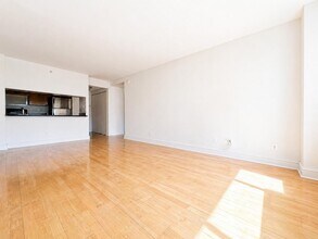323 W 96th St, Unit 714 in New York, NY - Building Photo - Building Photo