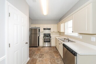 1155 Amberley Woods Dr in Helena, AL - Building Photo - Building Photo