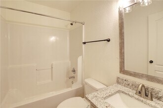 767 W Sandy Beach Ln in Fayetteville, AR - Building Photo - Building Photo