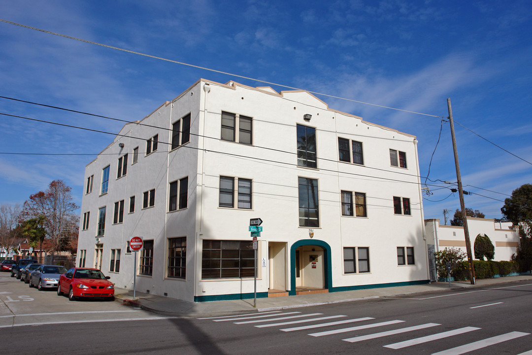 The Shoreline Apartments in Santa Cruz, CA - Building Photo