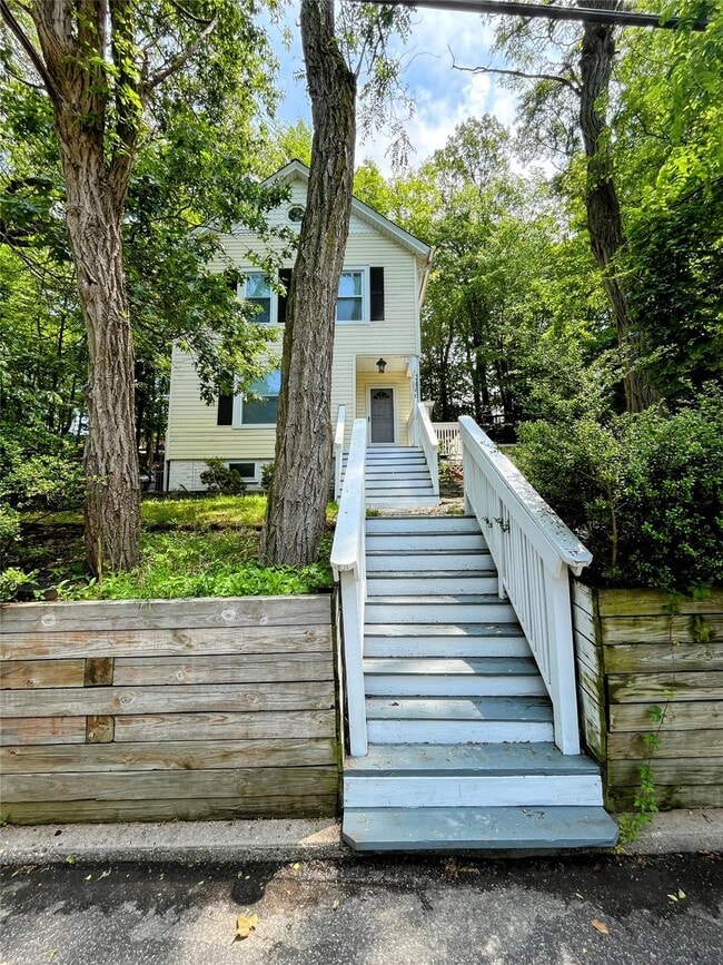 133 Liberty Ave in Port Jefferson, NY - Building Photo - Building Photo