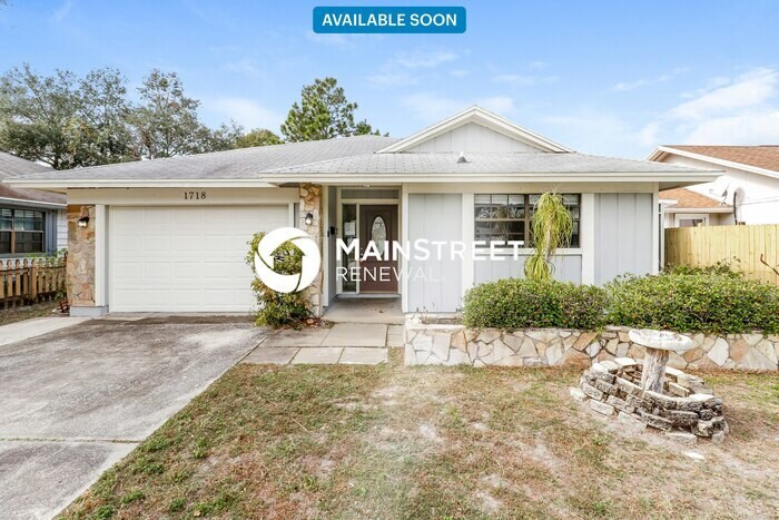 1718 Tall Pines Dr in Largo, FL - Building Photo