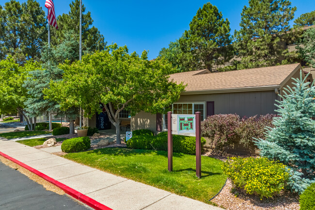 Country Club Vista Apartments in Flagstaff, AZ - Building Photo - Building Photo