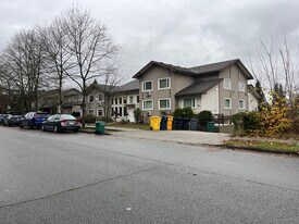 5825 Sunset St in Burnaby, BC - Building Photo