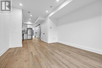 1115 Islington Ave. in Toronto, ON - Building Photo - Building Photo