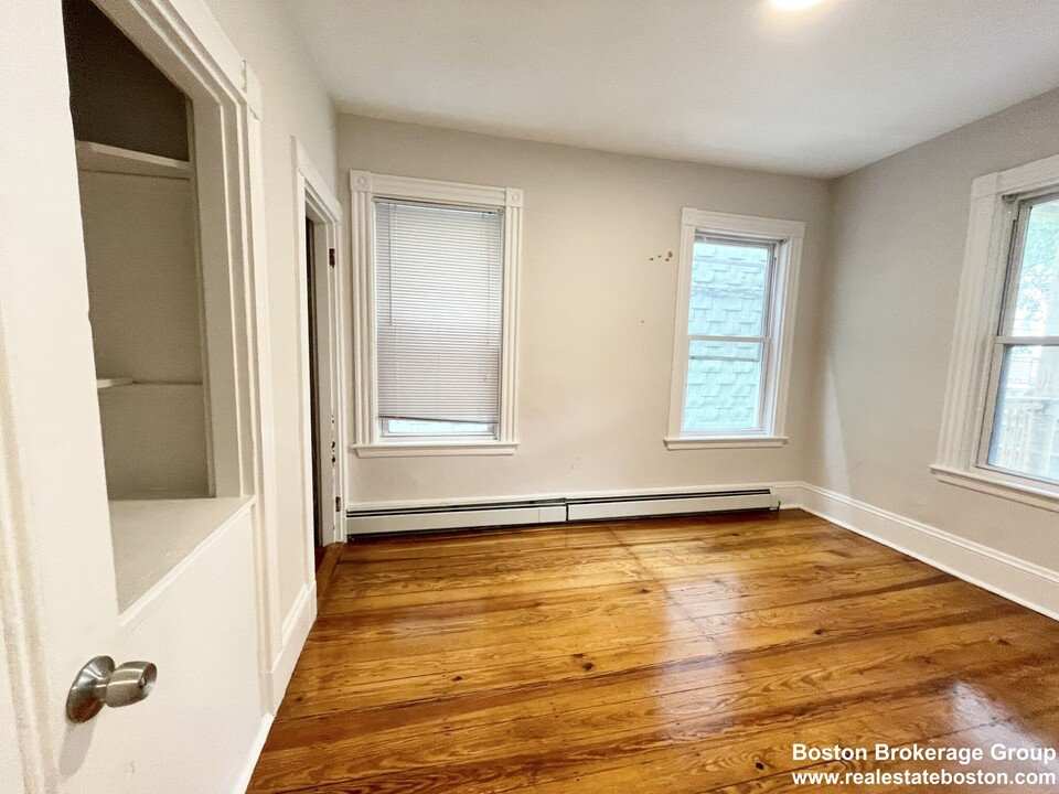 276 E Cottage St, Unit 1 in Boston, MA - Building Photo