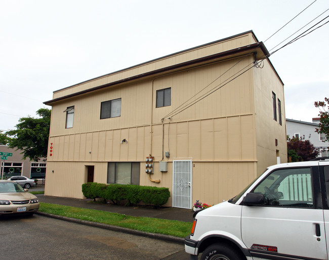 7003 NW 7th Ave NW in Seattle, WA - Foto de edificio - Building Photo