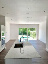 2852 SW 32nd Ct in Miami, FL - Building Photo - Building Photo
