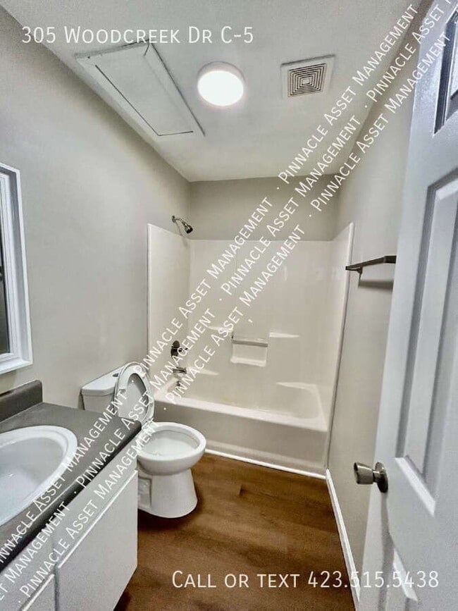 305 Woodcreek Rd in Rossville, GA - Building Photo - Building Photo