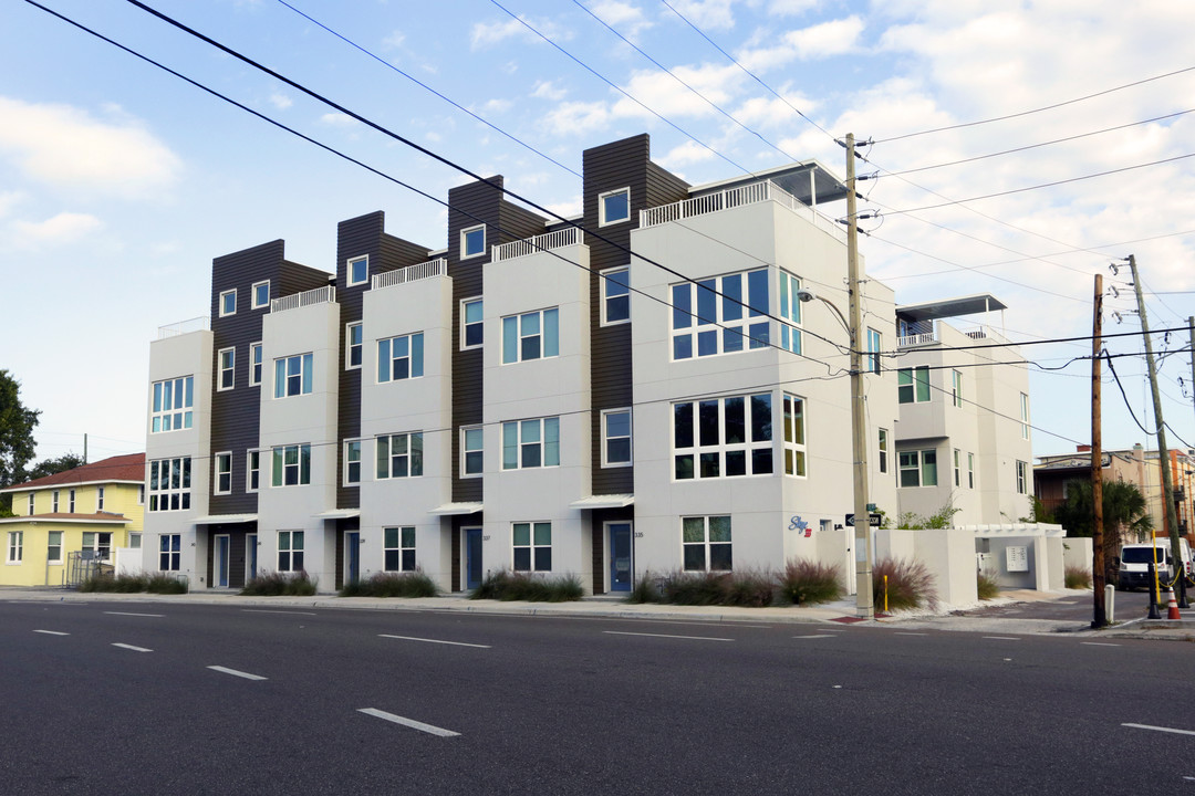 Skye333 Townhomes in St. Petersburg, FL - Building Photo