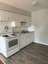24 S Brookside Rd, Unit 2R in Springfield, PA - Foto de edificio - Building Photo