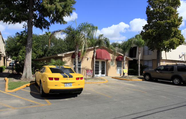 Victoria Village Apartments in Pasadena, TX - Building Photo - Building Photo