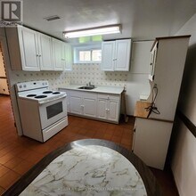 2675 Sherhill Dr in Mississauga, ON - Building Photo - Building Photo