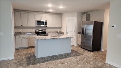 5949 Gator Wy in Hope Mills, NC - Building Photo - Building Photo