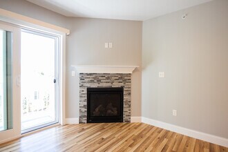 13 Gray Coach Ln, Unit 1315 in Cranston, RI - Building Photo - Building Photo