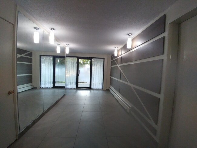 6630 Mckay Av in Burnaby, BC - Building Photo - Building Photo