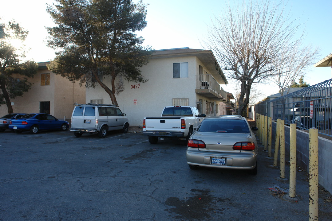 3427 E Cheyenne Ave in North Las Vegas, NV - Building Photo