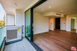 328 N Maple Dr in Beverly Hills, CA - Building Photo - Building Photo