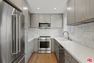 153 S Palm Dr-Unit -3 in Beverly Hills, CA - Foto de edificio - Building Photo