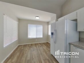 523 Landra Ln in Henderson, NV - Building Photo - Building Photo